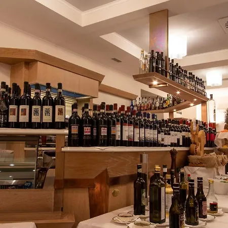 贝尔尼纳酒店 3*